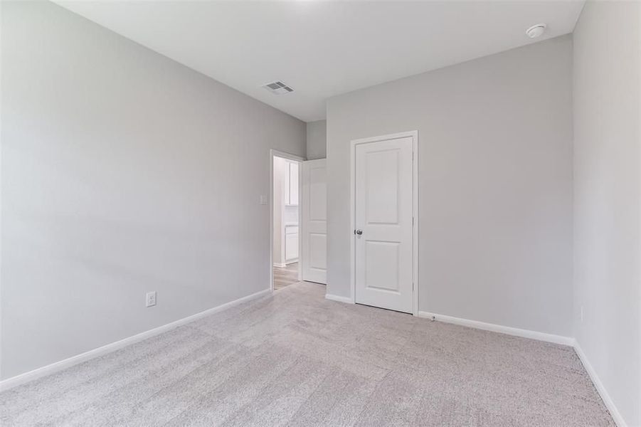 Spacious, unfurnished interior of a new home in Caney Creek Place, Conroe (Image 51).