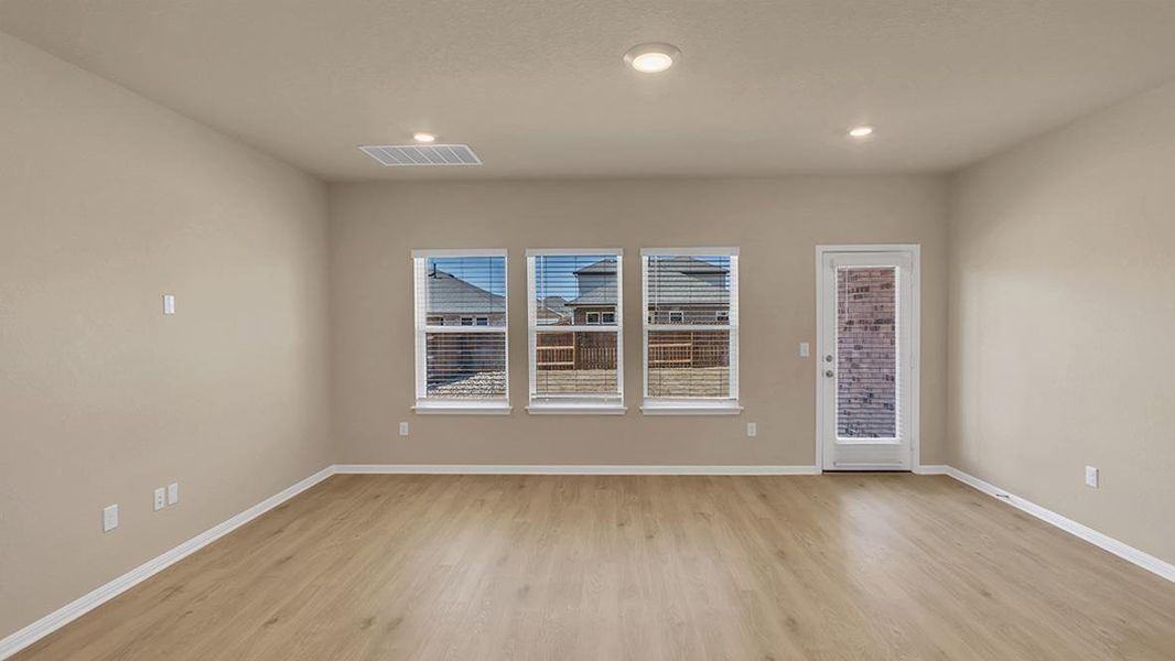 Spacious, unfurnished interior of a new home in Bar W Ranch, Leander (Image 16).