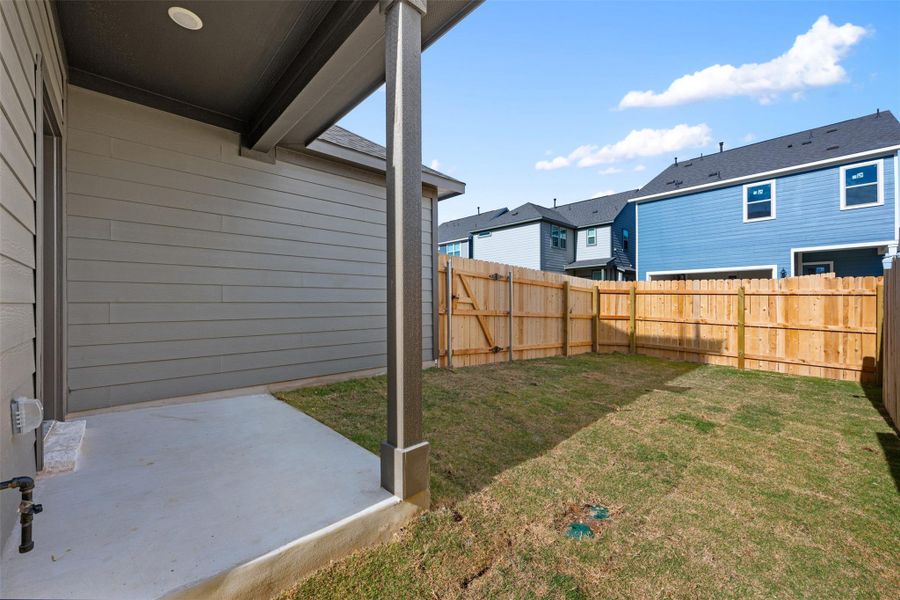 Representative images and renderings are for illustrative purposes. Actual structural options and design finishes of home may vary.