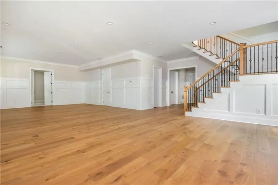 Spacious, unfurnished interior of a new home in , Brookhaven (Image 23).
