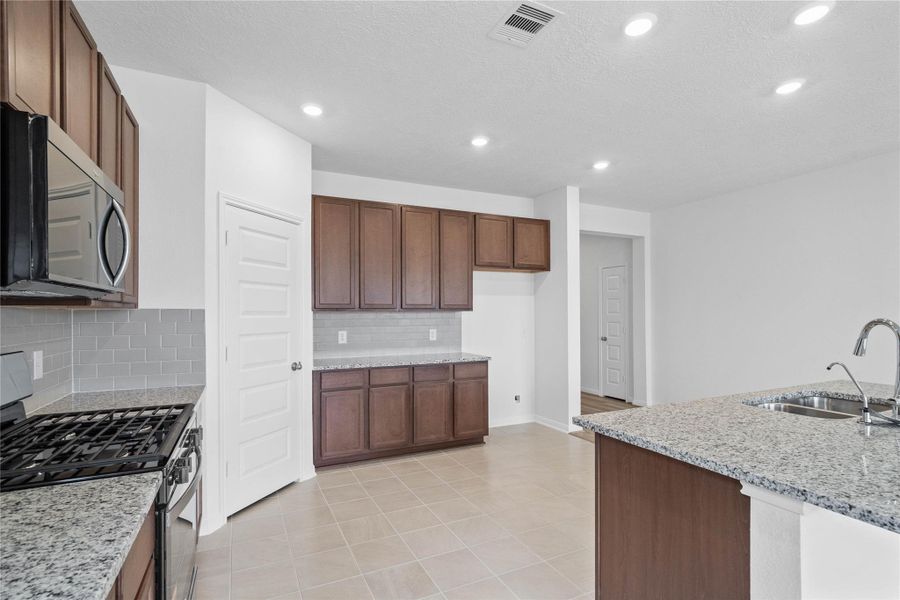 Furnished interior view inside a new home in Oakwood Preserve, Tomball (Image 6). Furnished interior view inside a new home in Oakwood Preserve, Tomball (Image 6).