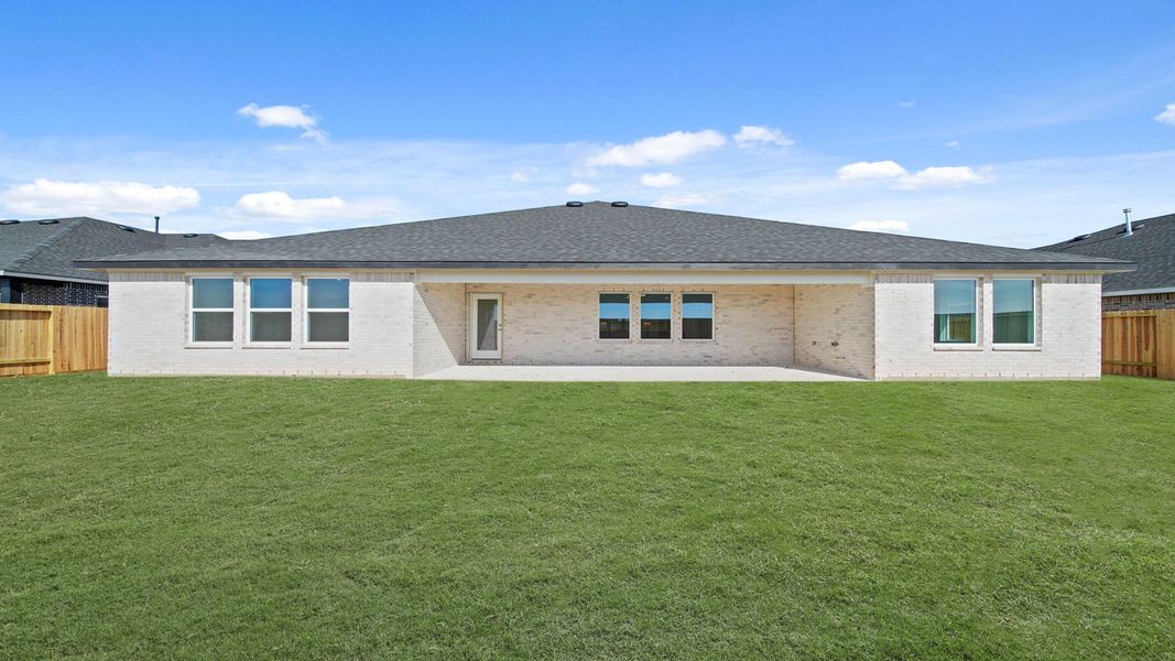 Exterior details and patio area of a home in Riverside Estates, Mont Belvieu (Image 4).