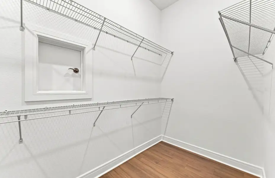 Spacious, unfurnished interior of a new home in Del Webb Stone Creek, Ocala (Image 17).