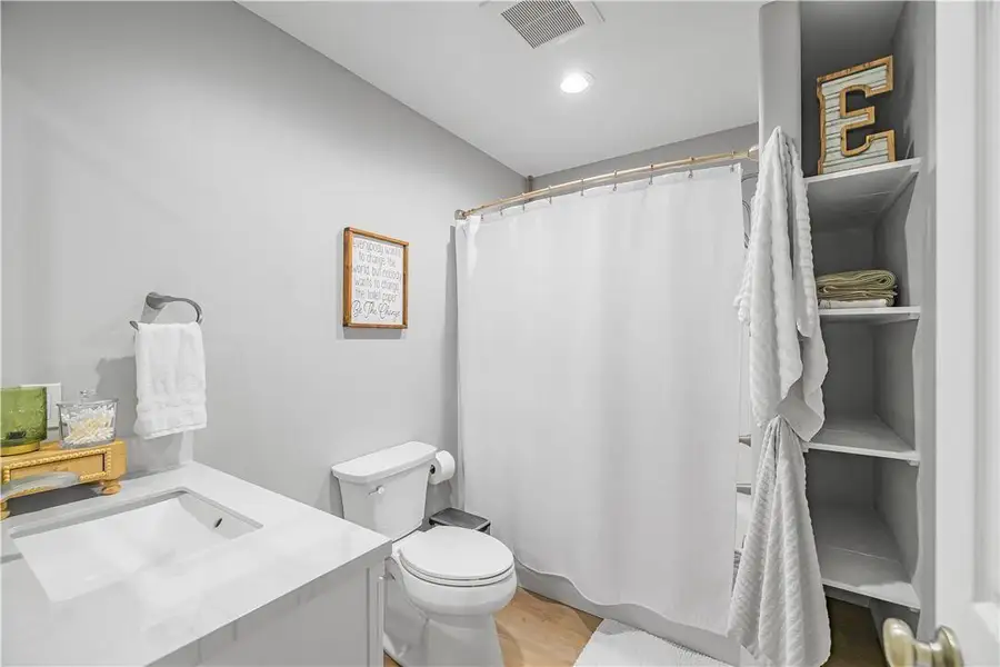 Furnished interior view inside a new home in , Yoakum (Image 16).