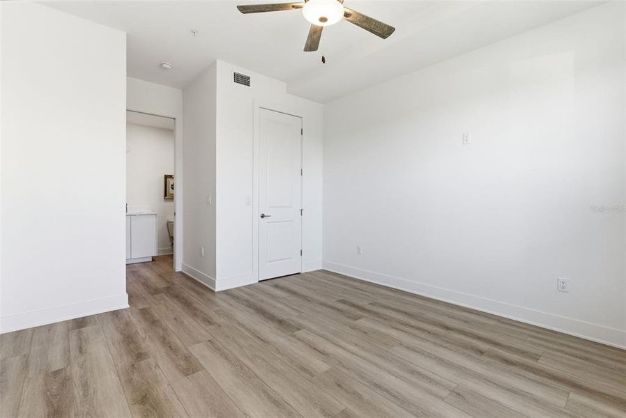 Spacious, unfurnished interior of a new home in Residences at Town Center, Madeira Beach (Image 24).