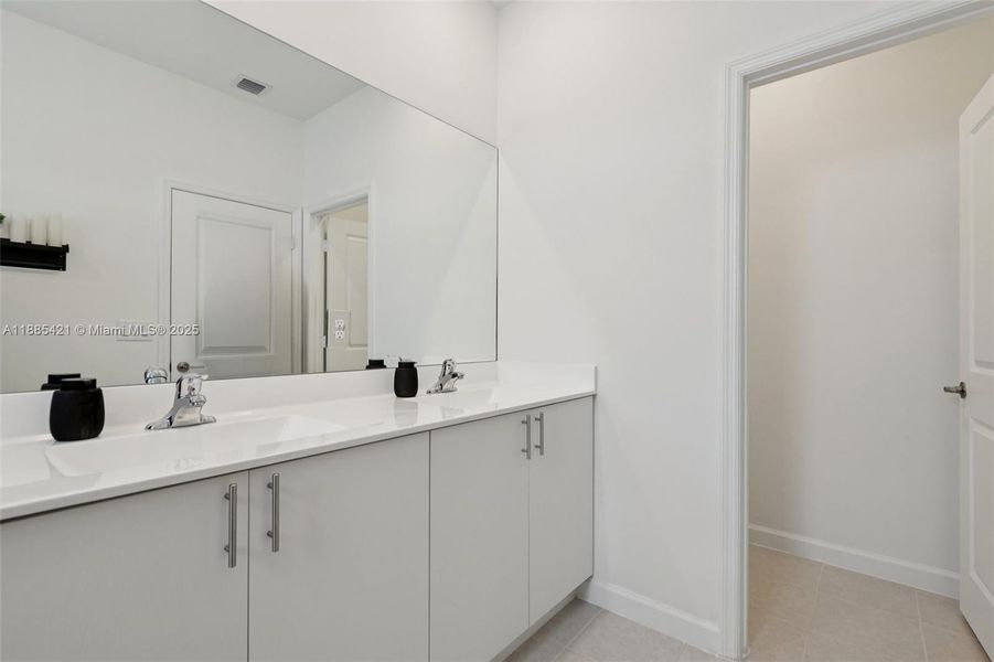 Furnished interior view inside a new home in , Homestead (Image 19).