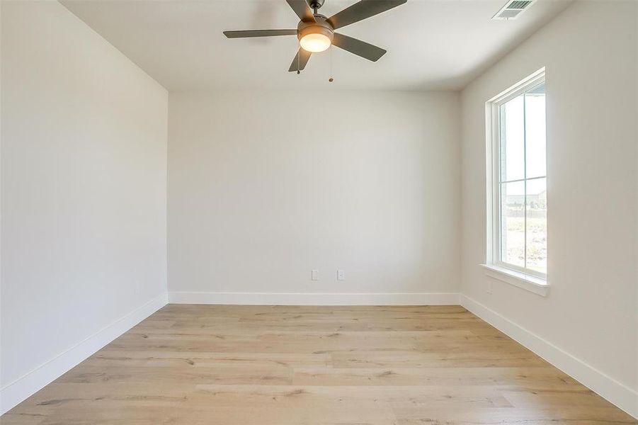 Spacious, unfurnished interior of a new home in Sweetgrass, Haslet (Image 15).