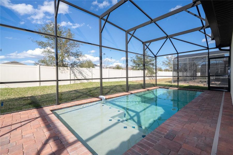 Exterior details and patio area of a home in , Haines City (Image 4).