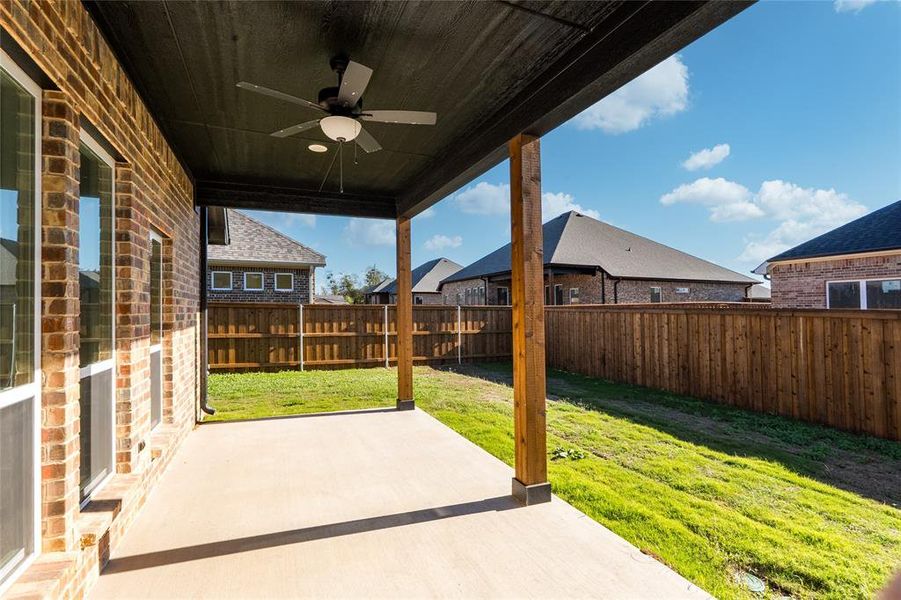 Exterior details and patio area of a home in , Mabank (Image 4).