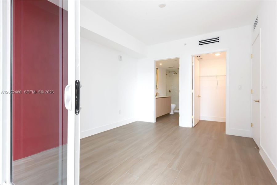 Spacious, unfurnished interior of a new home in , Miami (Image 14).