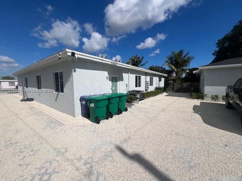 Exterior details and patio area of a home in , Miami (Image 19).