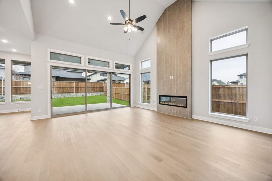 Spacious, unfurnished interior of a new home in The Grove Frisco, Frisco (Image 7).