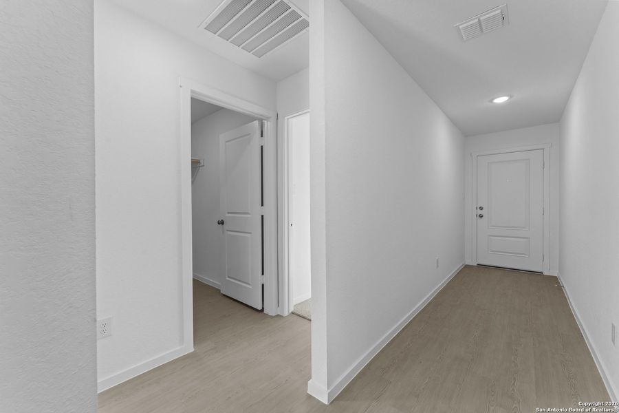 Spacious, unfurnished interior of a new home in Friendship Oaks, Fredericksburg (Image 11).