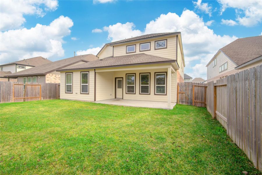 Exterior details and patio area of a home in Breckenridge Park, Rosenberg (Image 3). Exterior details and patio area of a home in Breckenridge Park, Rosenberg (Image 3).