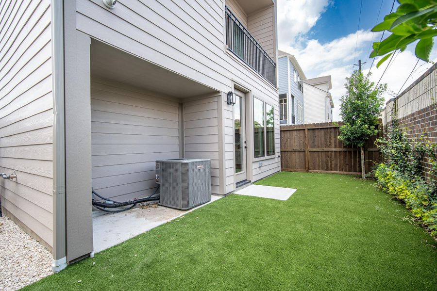 Exterior details and patio area of a home in Spring Valley Creek, Houston (Image 21).