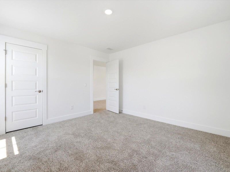 Spacious, unfurnished interior of a new home in , Summerville (Image 14).