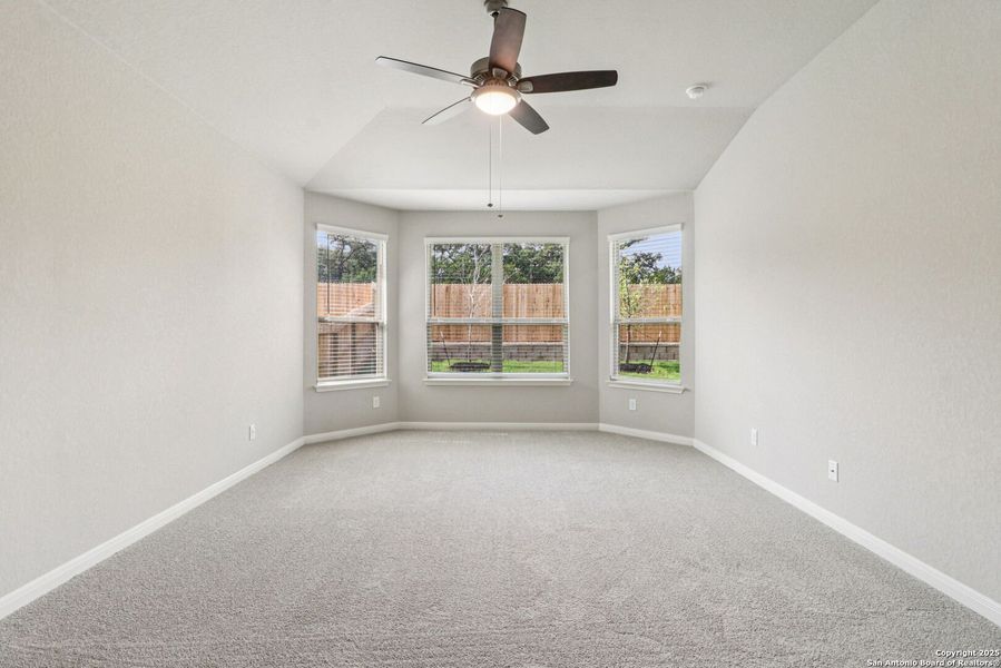 Spacious, unfurnished interior of a new home in Fox Falls, Boerne (Image 34).