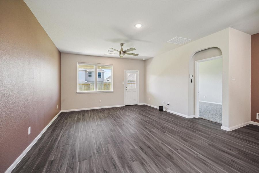 Spacious, unfurnished interior of a new home in Townsend Reserve, Splendora (Image 13).