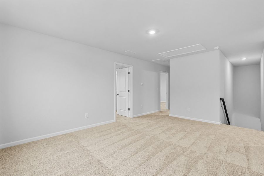 Spacious, unfurnished interior of a new home in Fieldstone, Lexington (Image 24).