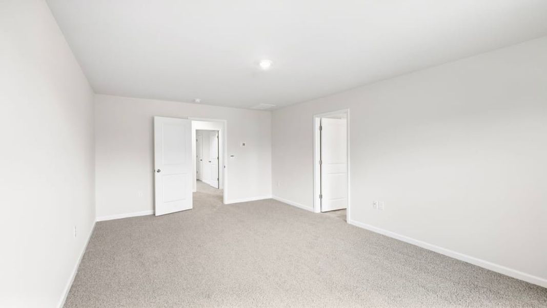 Spacious, unfurnished interior of a new home in Baxter Village, Boiling Springs (Image 32).
