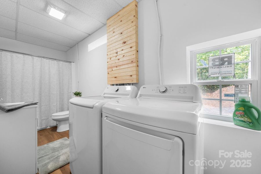 Washer/Dryer remain with property.