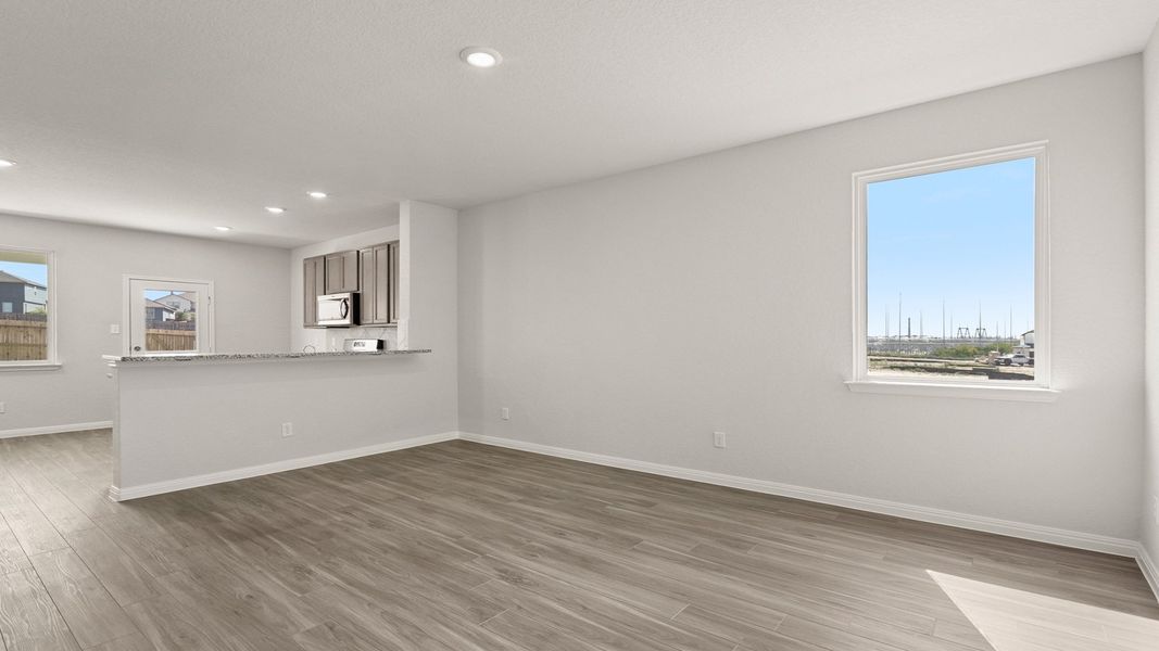 Spacious, unfurnished interior of a new home in Hunters Ranch, San Antonio (Image 9).