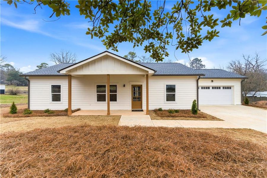 Exterior details and patio area of a home in , Tate (Image 15).