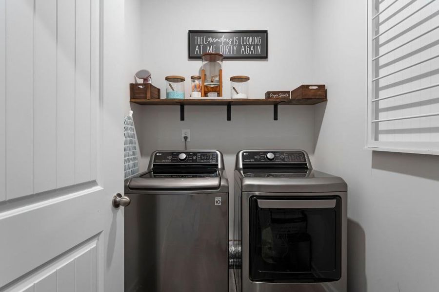 Close-up of interior finishes inside a home in Sycamore Crest, Calhoun (Image 19).