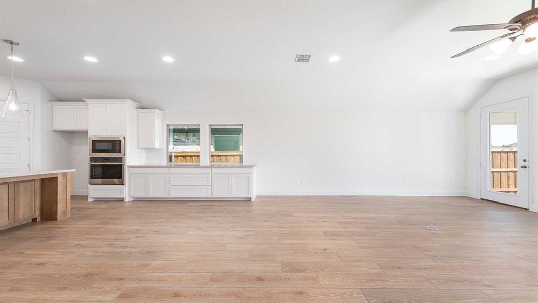 Spacious, unfurnished interior of a new home in Trinity Falls 50', McKinney (Image 16).