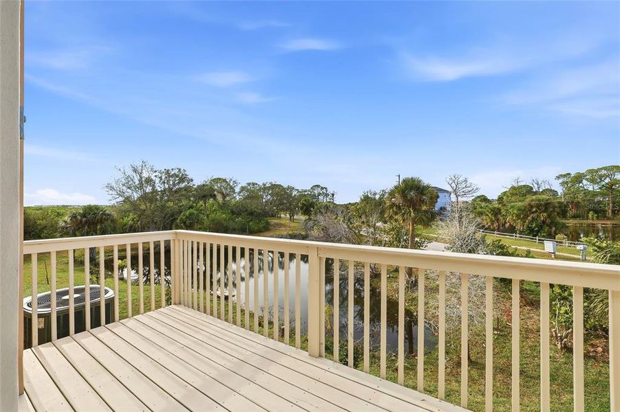 Exterior details and patio area of a home in , Tarpon Springs (Image 28).