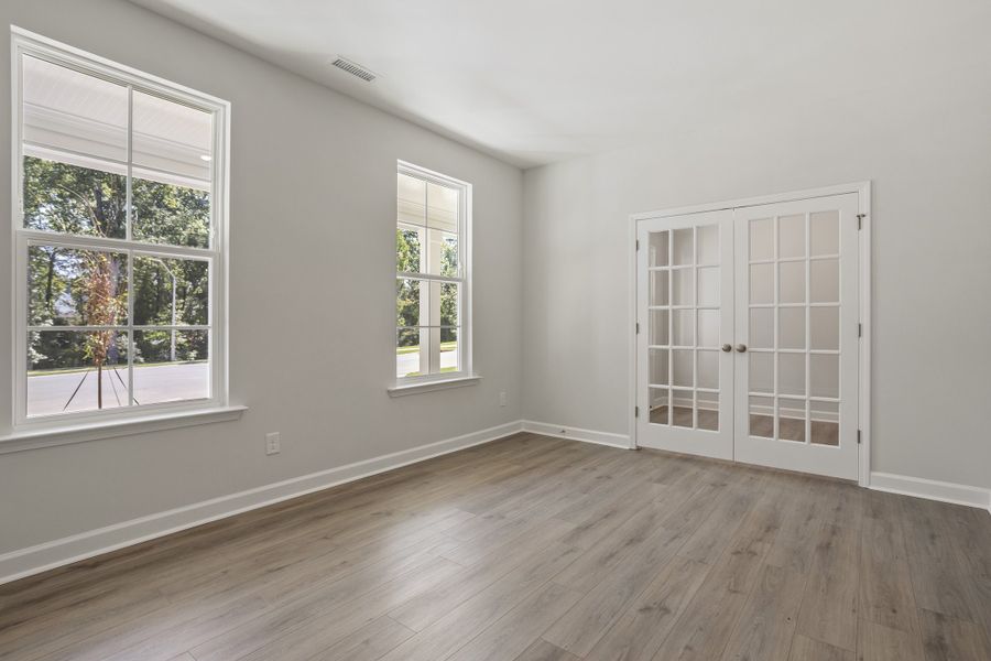 Spacious, unfurnished interior of a new home in Georgias Landing, Raleigh (Image 19).
