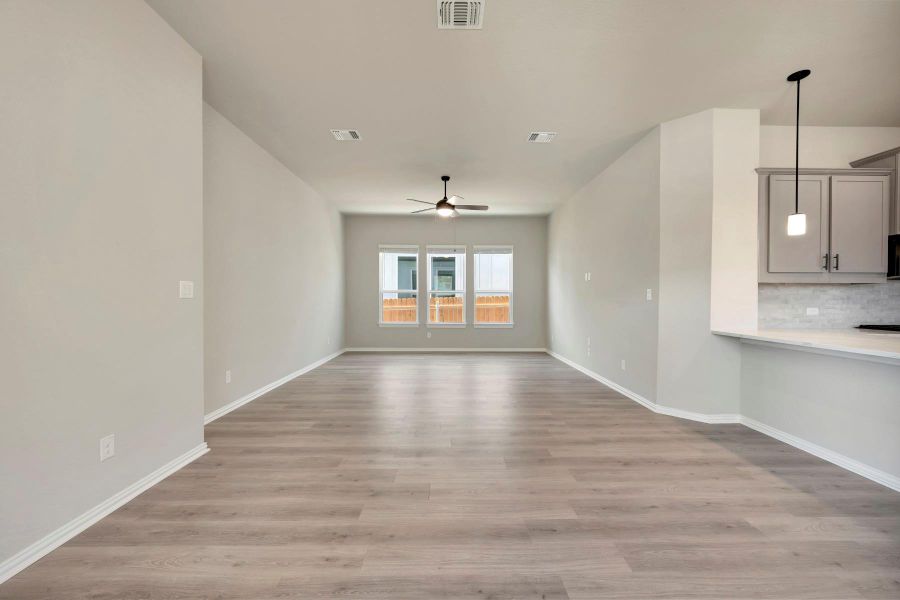Spacious, unfurnished interior of a new home in Heritage, Dripping Springs (Image 21).