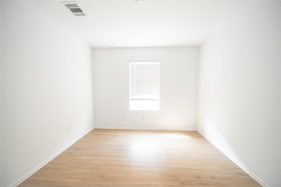 Spacious, unfurnished interior of a new home in , Baytown (Image 5).