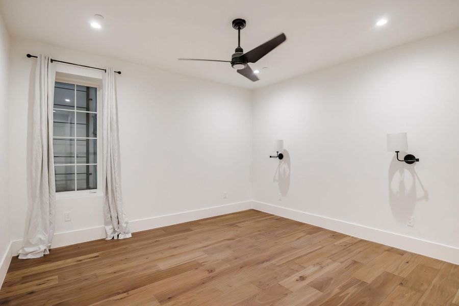 Clean lines and understated luxury—continuing the home’s thoughtful design story in every detail. Clean lines and understated luxury—continuing the home’s thoughtful design story in every detail.