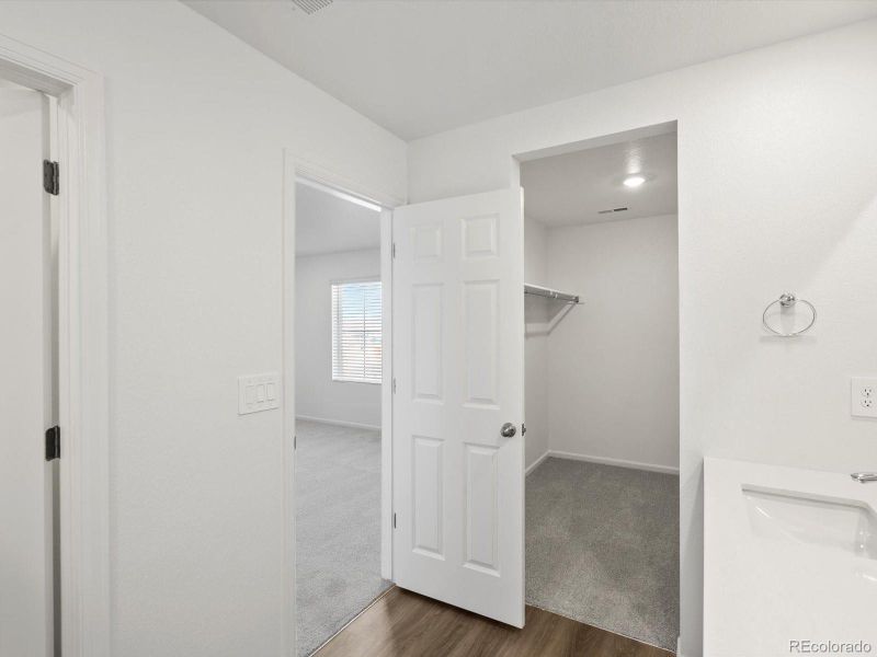 Spacious, unfurnished interior of a new home in Skyview at High Point, Aurora (Image 19).