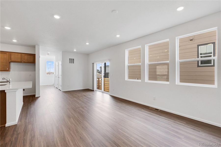 Spacious, unfurnished interior of a new home in , Aurora (Image 13).