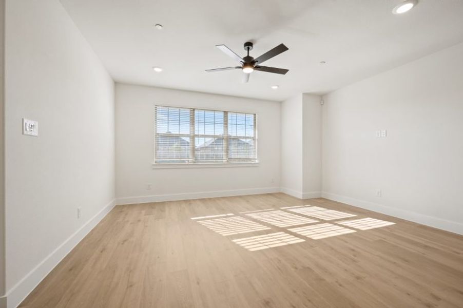 Spacious, unfurnished interior of a new home in Trinity Falls, McKinney (Image 21).