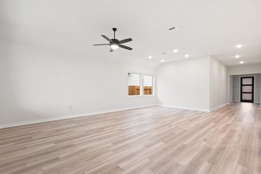 Spacious, unfurnished interior of a new home in Lagos Reserve, Manor (Image 23).