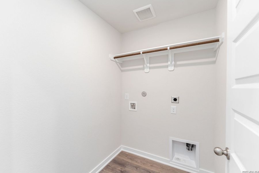 Spacious, unfurnished interior of a new home in Katzer Ranch, Converse (Image 25).