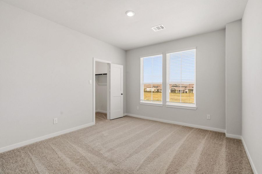 Spacious, unfurnished interior of a new home in Fulshear Lakes, Fulshear (Image 15). Spacious, unfurnished interior of a new home in Fulshear Lakes, Fulshear (Image 15).