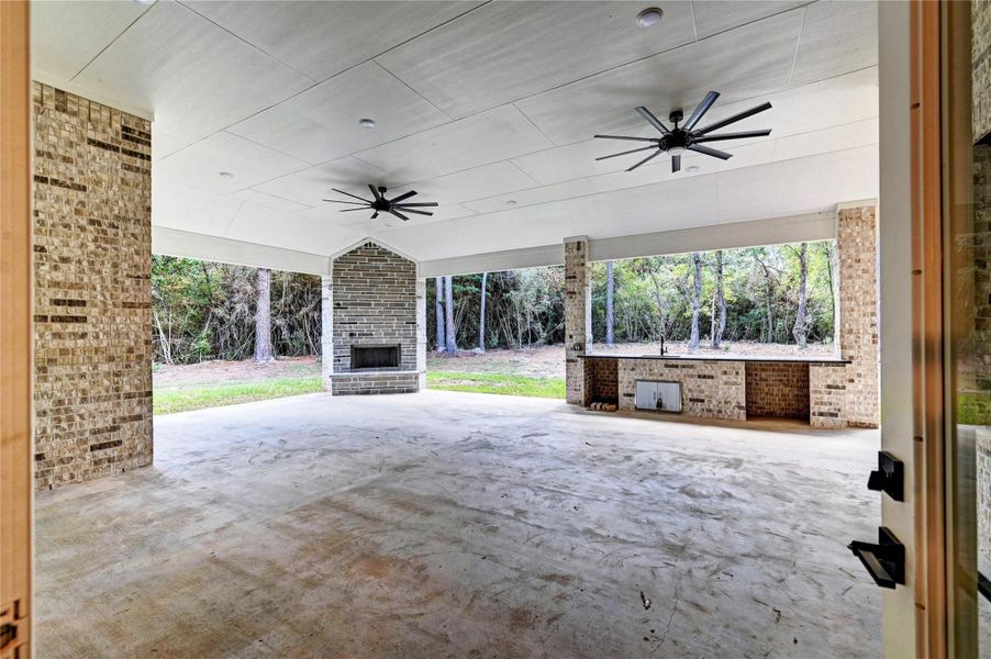 Exterior details and patio area of a home in , Montgomery (Image 3).