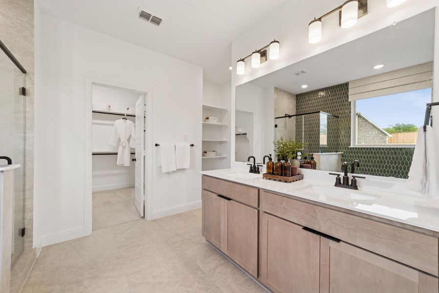 Owner's Bathroom Owner's Bathroom