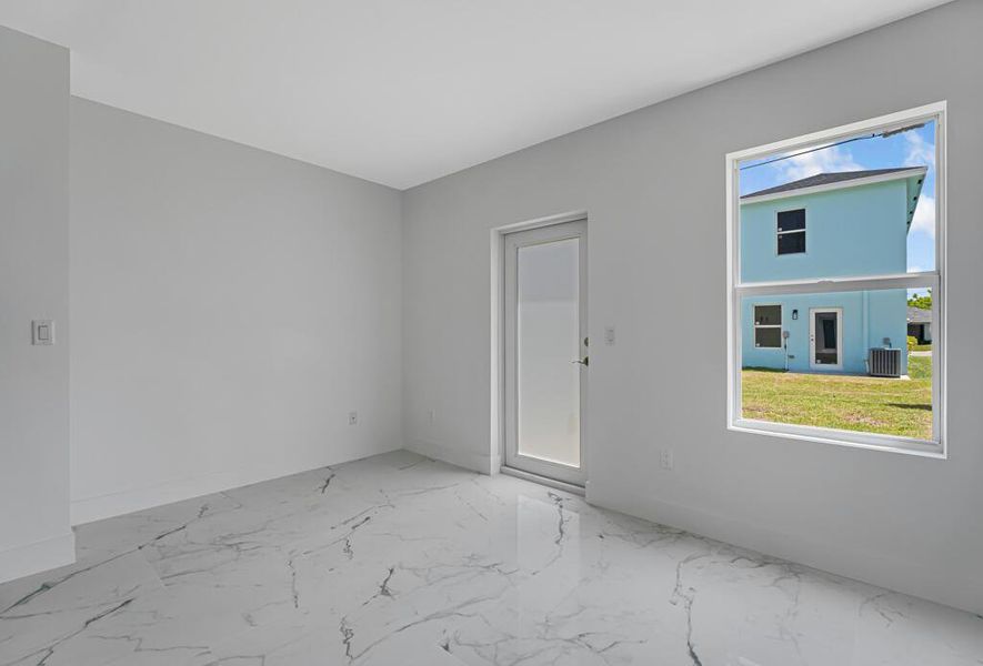 Spacious, unfurnished interior of a new home in , Boynton Beach (Image 9).