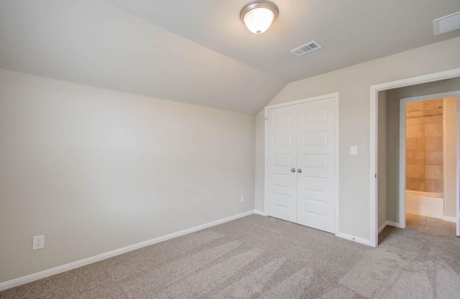 Spacious, unfurnished interior of a new home in Legends Bay, Baytown (Image 34).