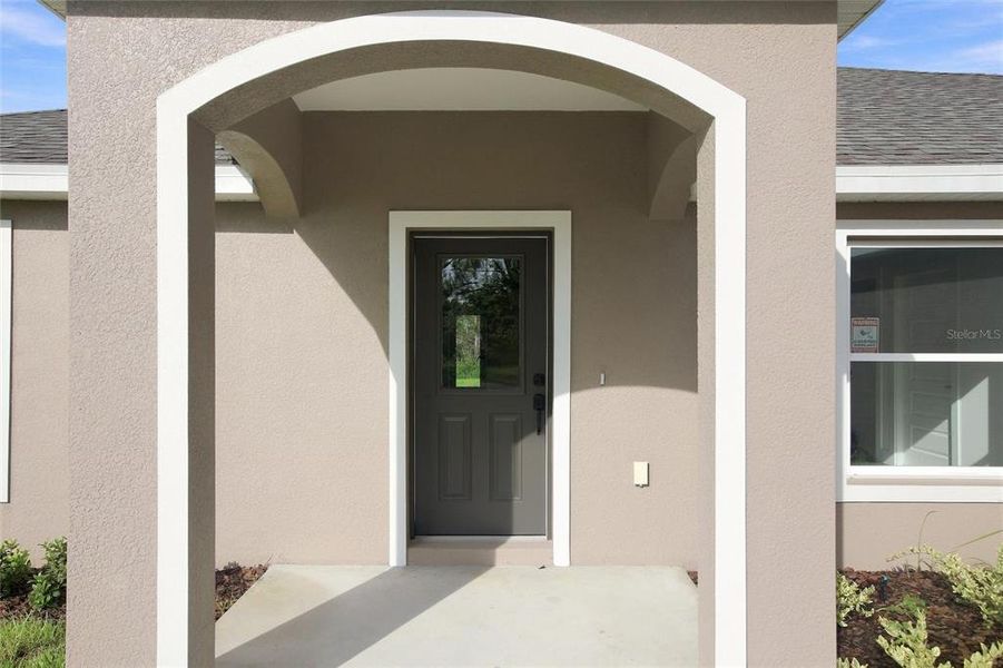 Exterior details and patio area of a home in , Sebring (Image 22).