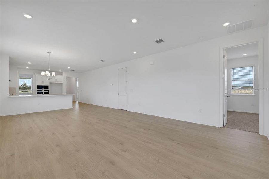 Spacious, unfurnished interior of a new home in Crossroads at Kelly Park, Apopka (Image 15).