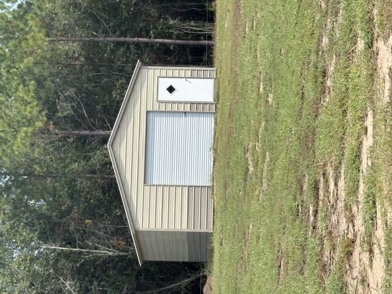 Exterior details and patio area of a home in , Summerton (Image 13).