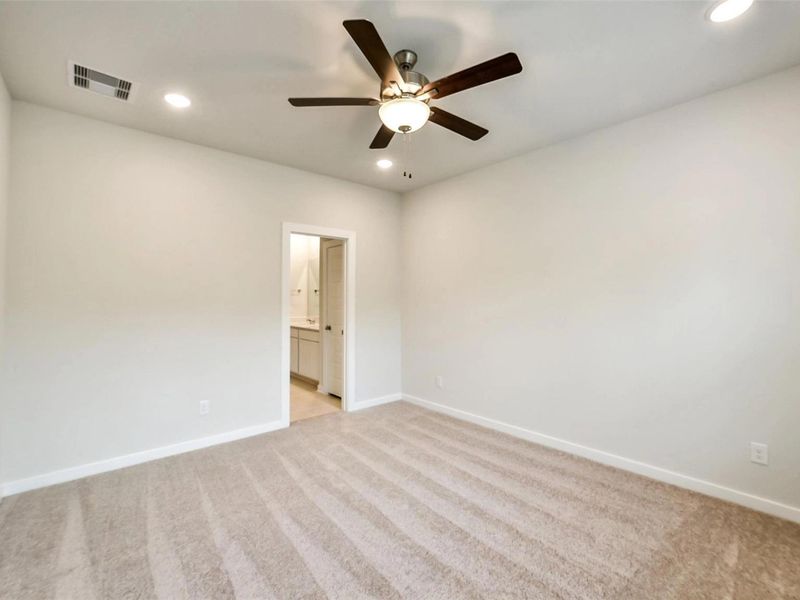 Spacious, unfurnished interior of a new home in Lakes at Black Oak, Magnolia (Image 20). Spacious, unfurnished interior of a new home in Lakes at Black Oak, Magnolia (Image 20).