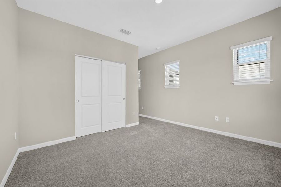 Spacious, unfurnished interior of a new home in Veranda Oaks, Port St. Lucie (Image 36).