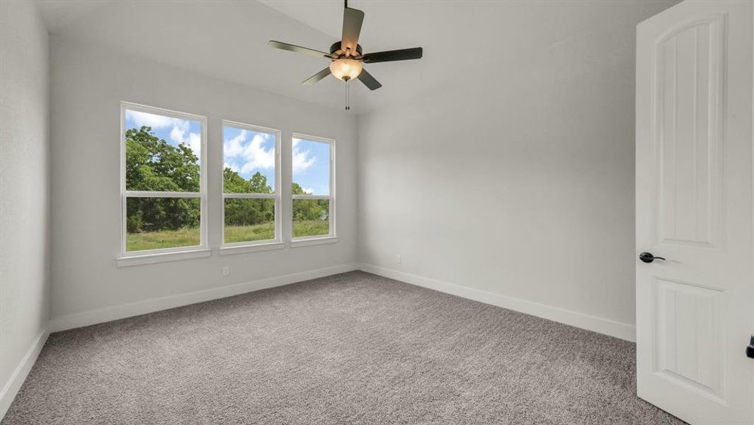 Spacious, unfurnished interior of a new home in Freeman Ranch, Weatherford (Image 24).